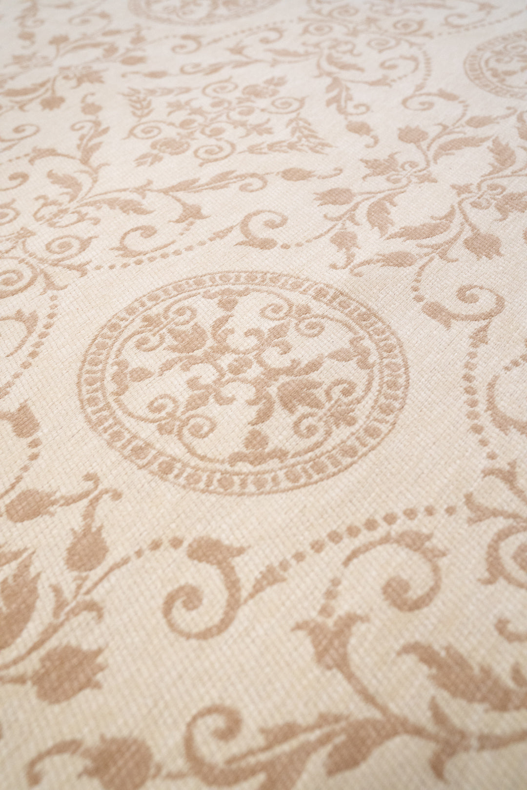 Empire creme rug - C198
