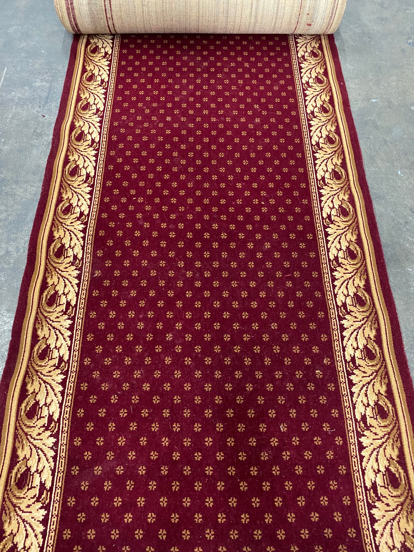 R15 - ROYAL AUBUSSON Red