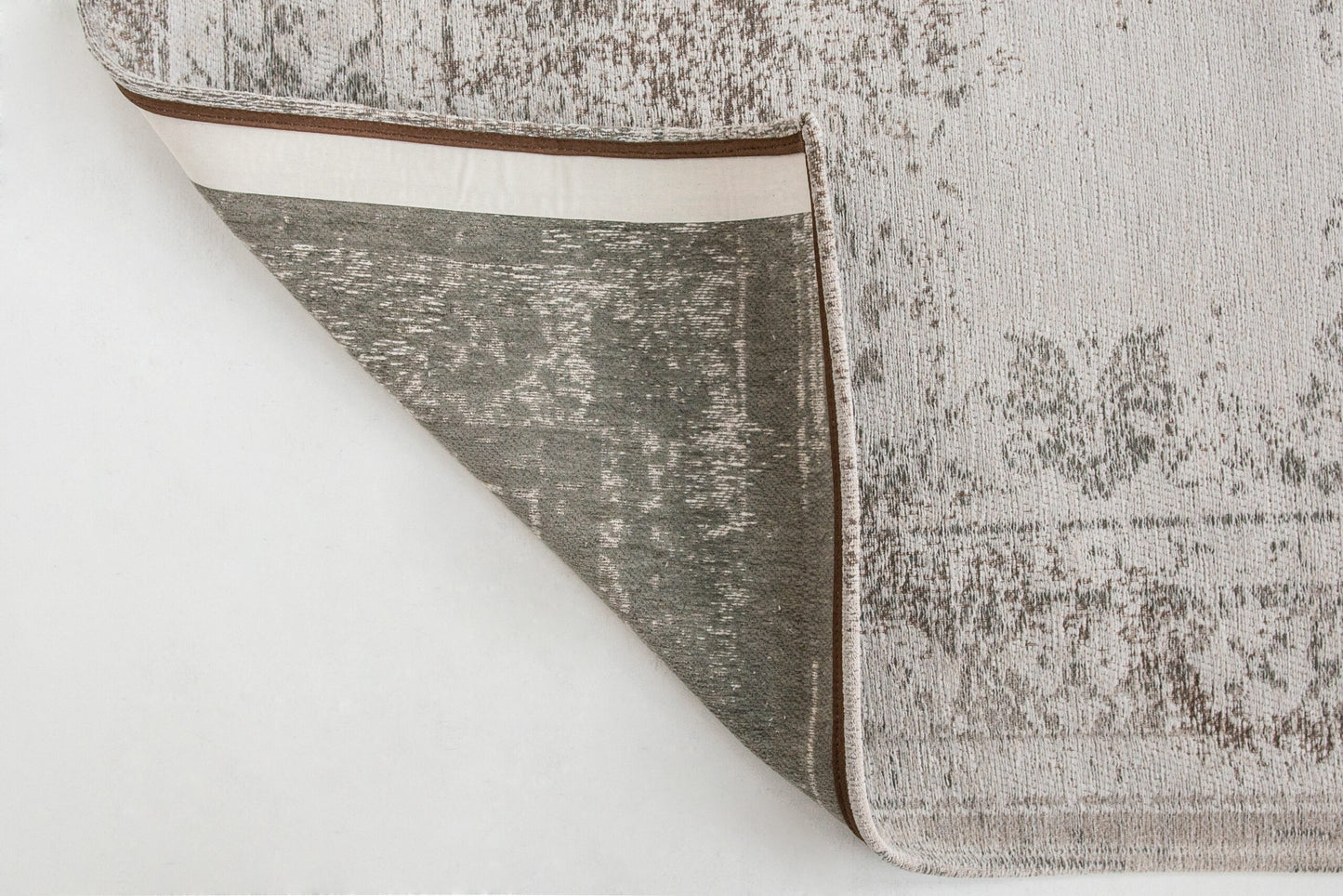 Medallion Salt And Pepper 8383